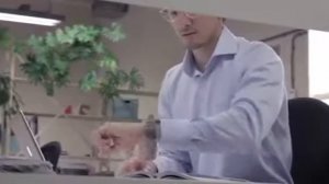 «Умные» часы на солнечной батарее