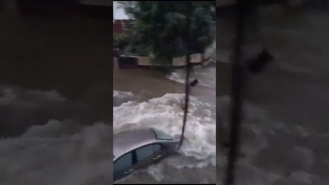 ⚡️⚡Индийский город Нагпур утонул после экстремальных ливей.Подробности в описании.