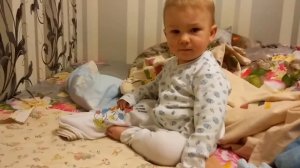 Илюшенька, одень носочки малыш 11 месяцев