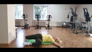 Мягкие скручивания для позвоночника | ЛФК упражнения