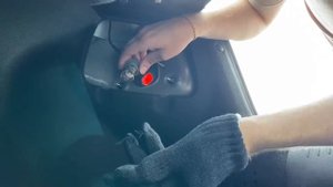 Замена лампы стоп-сигнала Kia Rio 3 #заменалампыстопсигнала #стопсигнал #заменалампы #kiario #фонар