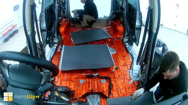 Шумоизоляция пола с арками Honda Stepwgn в уровне Комфорт. АвтоШум.