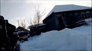 Солнечные зимние катания на мотоблоке с гусеницами крутец и в сцепке.