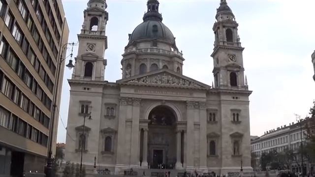 Budapest (H), Szent István Bazilika harangjai Mindenszentek ünnepén смотреть онлайн