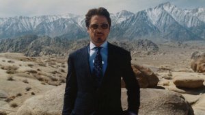 Тони Старк демонстрирует новое оружие Иерихон - Железный человек 2008