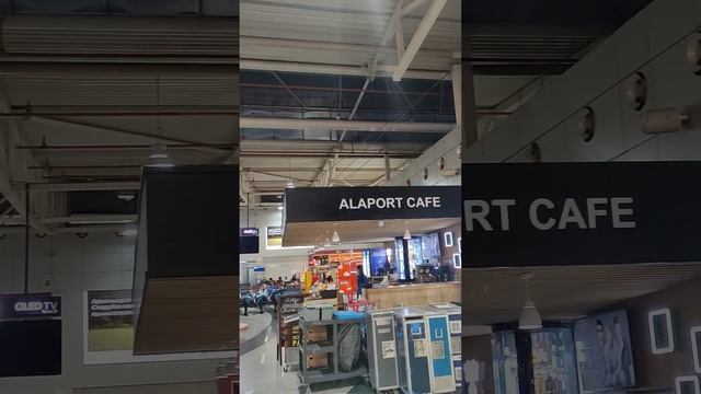 Накопитель в аэропорту Алматы, Казахстан. Waiting hall, Almaty Airport, Kazakhstan.