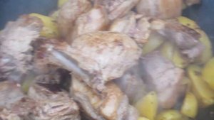 ЖАРЕНОЕ МЯСО СВИНИНЫ.В казане на костре.