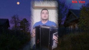 По небу плывёт Луна
