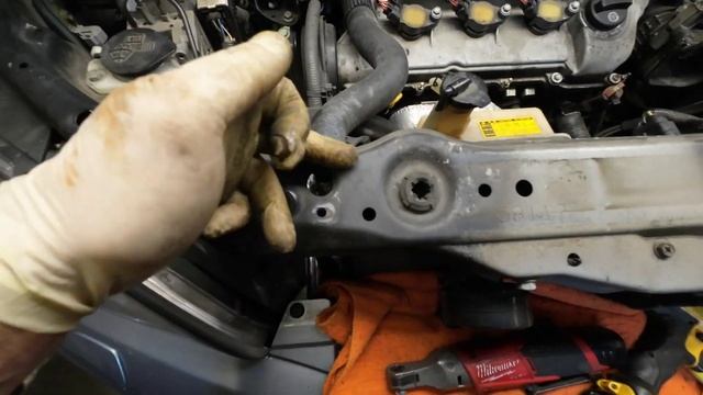 Радиатор охлаждения неоригинальный. Масса проблем при установке. Lexus RX330. смотреть онлайн