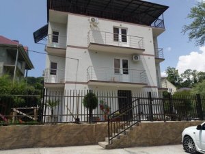 Отдых в Лоо с детьми частный сектор. Лоо мини-гостиницы. «ГалоПогосы» мини-гостиница в Лоо