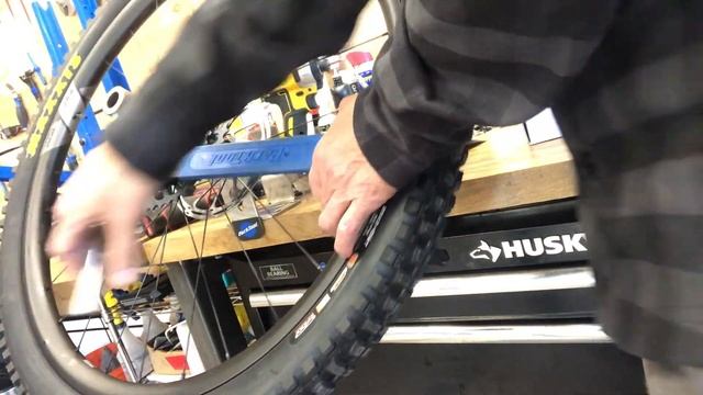 How To Remove And Install A SRAM Eagle Cassette On An XD Freehub смотреть онлайн