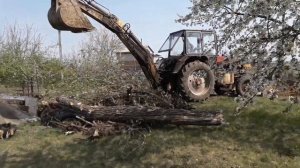 Расчистка дачного участка трактором. Корчуем пни, планировка. Апрель 2020.