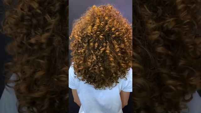 Спиральная химическая завивка в стиле Кукольные Кудри