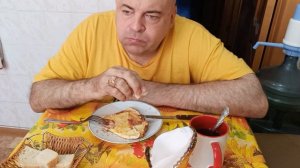 Мукбанг. Яичница с ветчиной и сыром и чай. Диверсанты и укронечить.