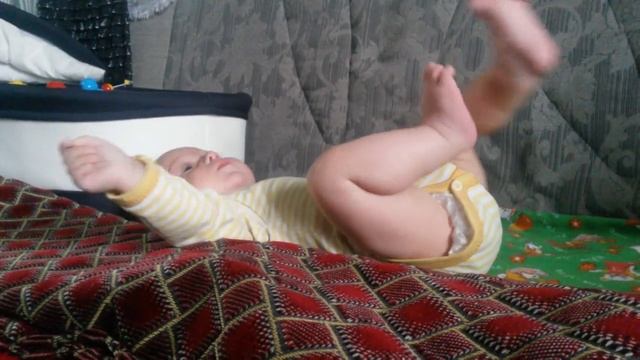 ПРОБУЖДЕНИЕ РЕБЕНКА Растем Вместе 4 месяца\ BABY WAKES UP Growing Together 4 months смотреть онлайн