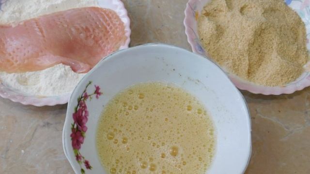 Куриный шницель с соусом