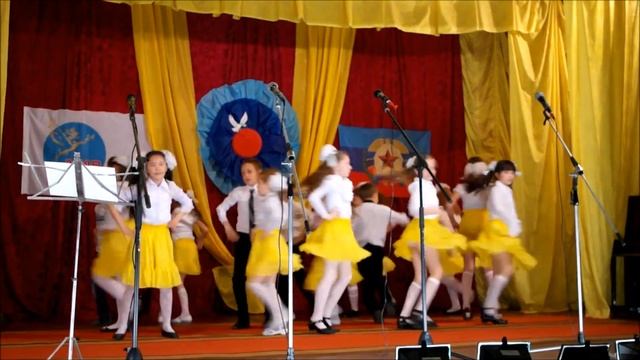 ТАНЕЦ-"ДЕТСТВО ЭТО Я И ТЫ" исп.гр.СМАЙЛИКИ смотреть онлайн