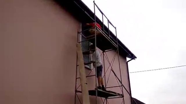 Монтаж ставни-жалюзи с лесов на глухое окно. смотреть онлайн