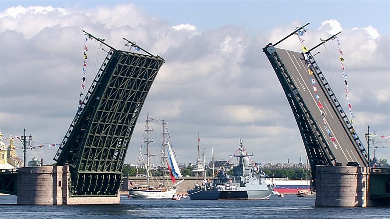 Зрители Первого канала увидят самые головокружительные кадры Главного военно-морского парада