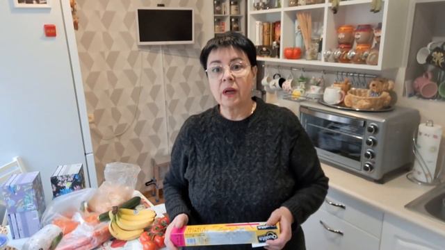 395. Покупка продуктов на 141 бел.руб. в магазине Соседи в Минске. В магазине Маяк рыбу не купили..