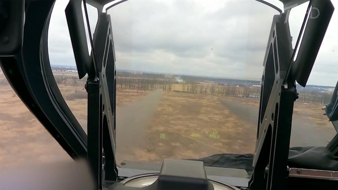 В Минобороны показали, как работают российские военные вертолетчики