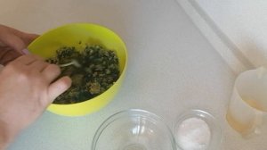 Пикантная приправа из листьев хрена, на зиму!