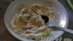 Лаваш с курицей, помидорами и сыром на сковороде