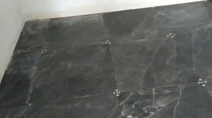 Укладка плитки 60х60 на пол в лифтовой. Резка керамогранита водяным плиткорезом