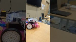 Даниил проходит тему логическое "и" и "или" с помощью современного робота MBOT robo-lada.ru