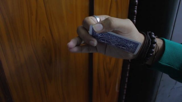 REVEALED - INSTANTLY Vanish A Playing Card!!! смотреть онлайн