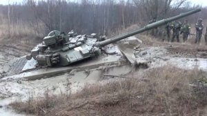 О том, как танк застрял в грязи