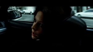 Как Брюс Уиллис садится в машину