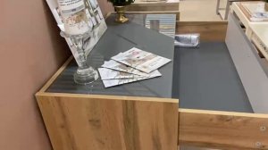 Комод в серых тонах.