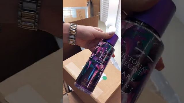 Распаковка очередной посылочки с косметикой от Victoria's Secret смотреть онлайн