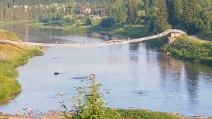 утонула машина в речке