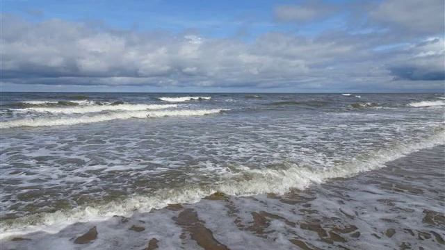 Я люблю смотреть, как в небе тают облака - Олег Копенков смотреть онлайн