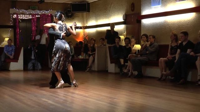 Roxana Suarez & Sebastian Achaval in La Gran Pichuco "Milonga Querida"J.d'Arienzo смотреть онлайн