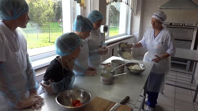 Как приготовить для завтрака омлет и сырники смотреть онлайн