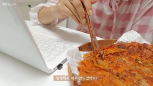 SUB)오랜만에 참치덕질하고, 그릇쇼핑, 피자?로 치팅데이!  일상 브이로그(소소한 이벤트 준비했어요!)|mukbang vlog|요리브이로그|대학생브이로그