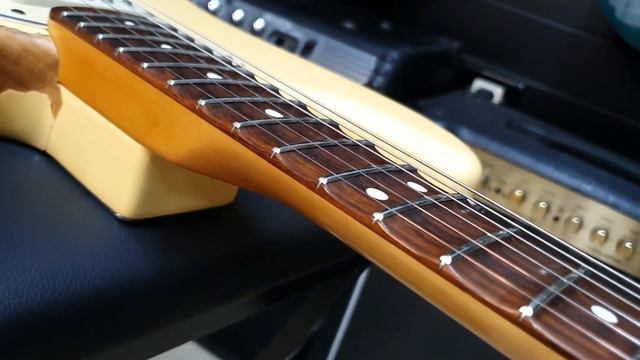 {Review} - Fender Yngwie Malmsteen смотреть онлайн