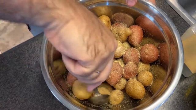 Шашлык из морепродуктов. Семга, гребешки и креветки на мангале