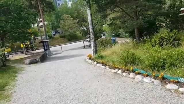 ШВЕЦИЯ. ПРЕКРАСНЫЙ ПАРК С КРАСНОЙ СМОРОДИНОЙ. РЕМОНТ ДОРОГ В ШВЕЦИИ.
