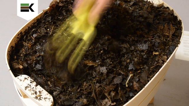 Vermikompostér Urbalive pre firmu Kros - posledné kŕmenie pred odovzdaním. смотреть онлайн