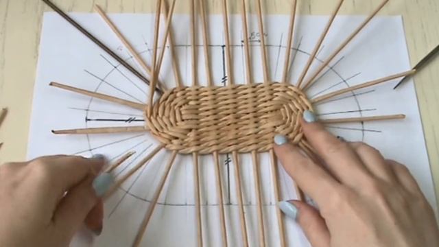 Овальное донышко из газетных трубочек или бумажной лозы / Плетение из газет для начинающих