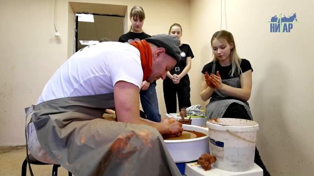 Азы древнего ремесла, мастер-класс от художника Виктора Федосеева смотреть онлайн