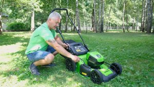 Газонокосилка аккумуляторная Greenworks GD40LM46HP с бесщеточным двигателем, 40V 46 cм (2514407)_5м