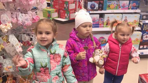 Алина и Алиса Мими Лисса встретились в магазине игрушек Какие игрушки покупают девочки Buy toys