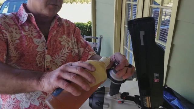 How to oil an air powered nailgun - Important смотреть онлайн