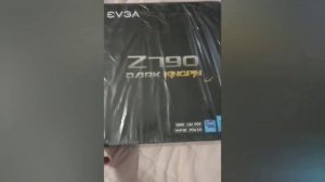 Топовая материнская плата EVGA Z790 DARK KINGPIN