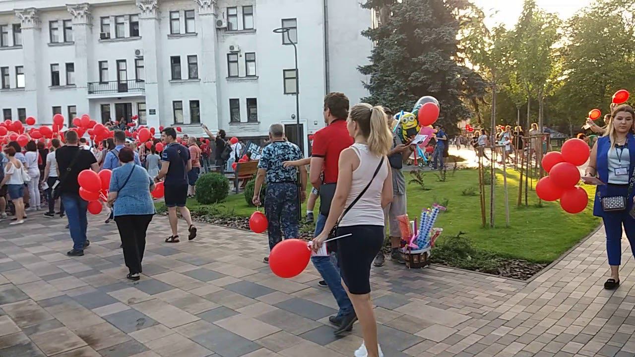 Сторонники "Партии Шария" в Мариуполе(1)